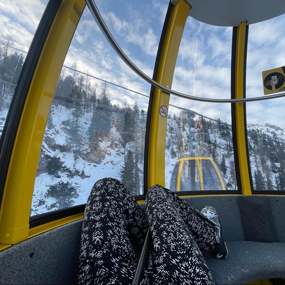 Obermeyer Printed Black/White Bond Ski Pant- Women's. Like new - Picture 4 of 8